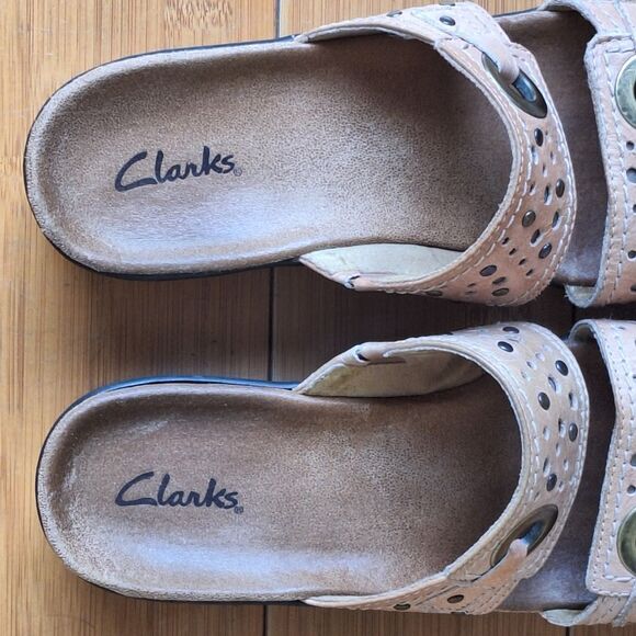 Clarks Lexi Laurel women’s 7M Tan Slide Comfort Sandal Studded Laser Cut Leather - Picture 9 of 15